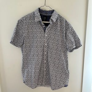 Construct Men’s Short Sleeve Button Down Shirt White Blue Floral Print in M.
